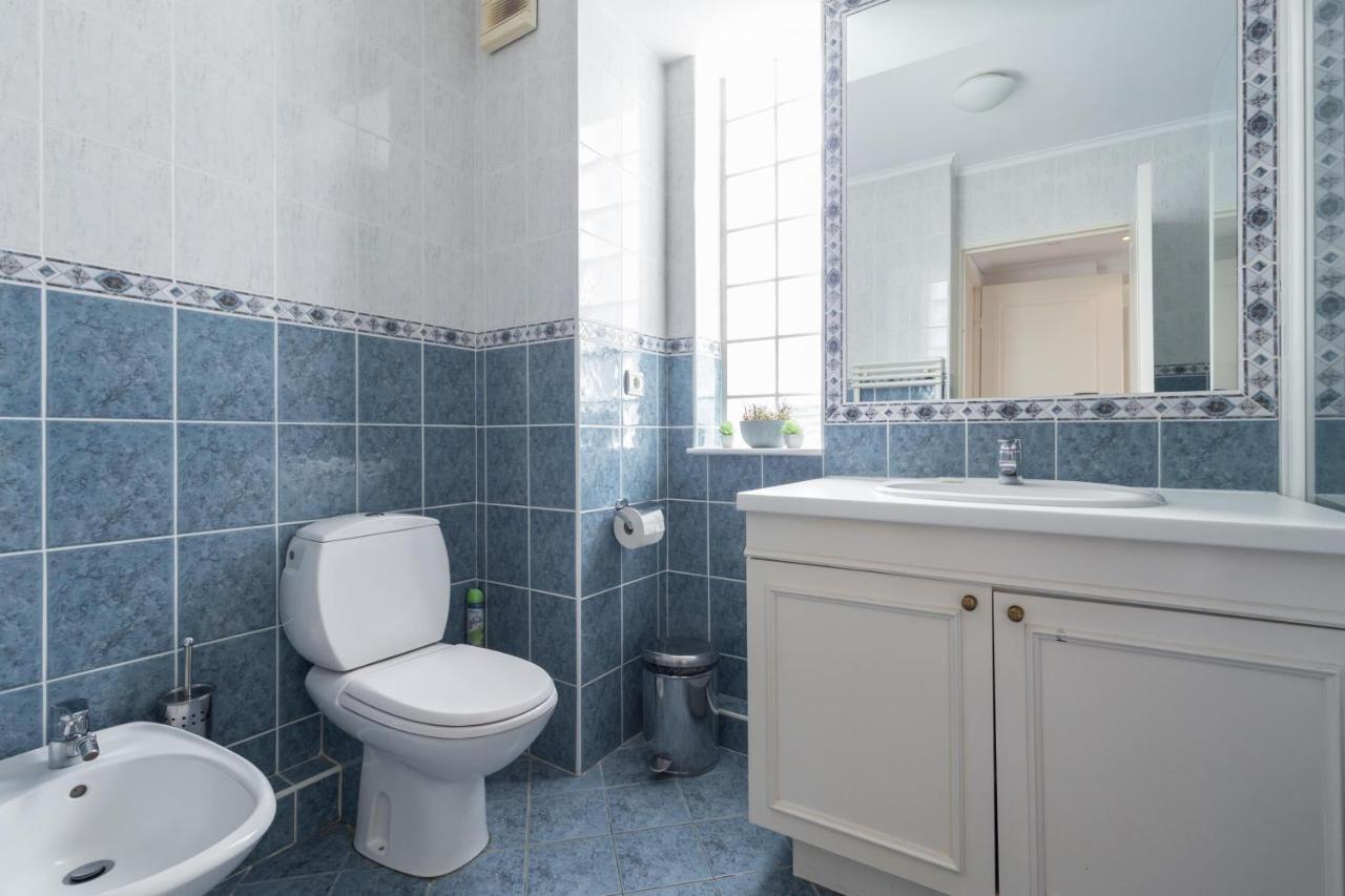 Bright Two Bedroomed Apartment On The Beach In Cannes With Huge Terrace With Fabulous Sea Views - 2001 Ngoại thất bức ảnh